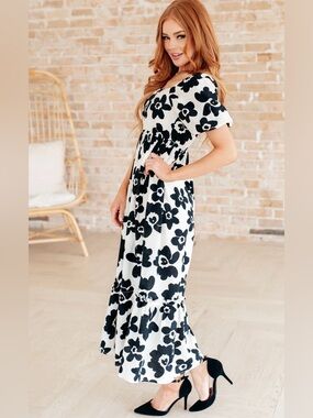 NWT POLAGRAM SIZE 1 XL BLACK/CREAM FLORAL WITH RUFFLED SKIRT DETAIL